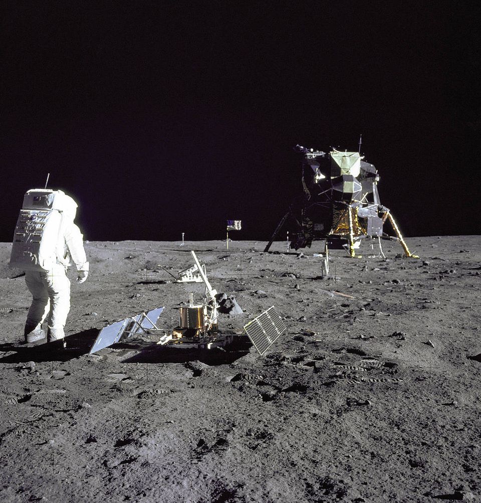 Astronaut og Lunar Module pilot Buzz Aldrin arbejder på månen i forbindelse med Apollo 11 missionen