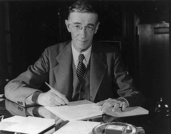 Den amerikanske forskningschef Vannevar Bush, der efter anden verdenskrig satte retningen mod den verden vi lever i nu. 